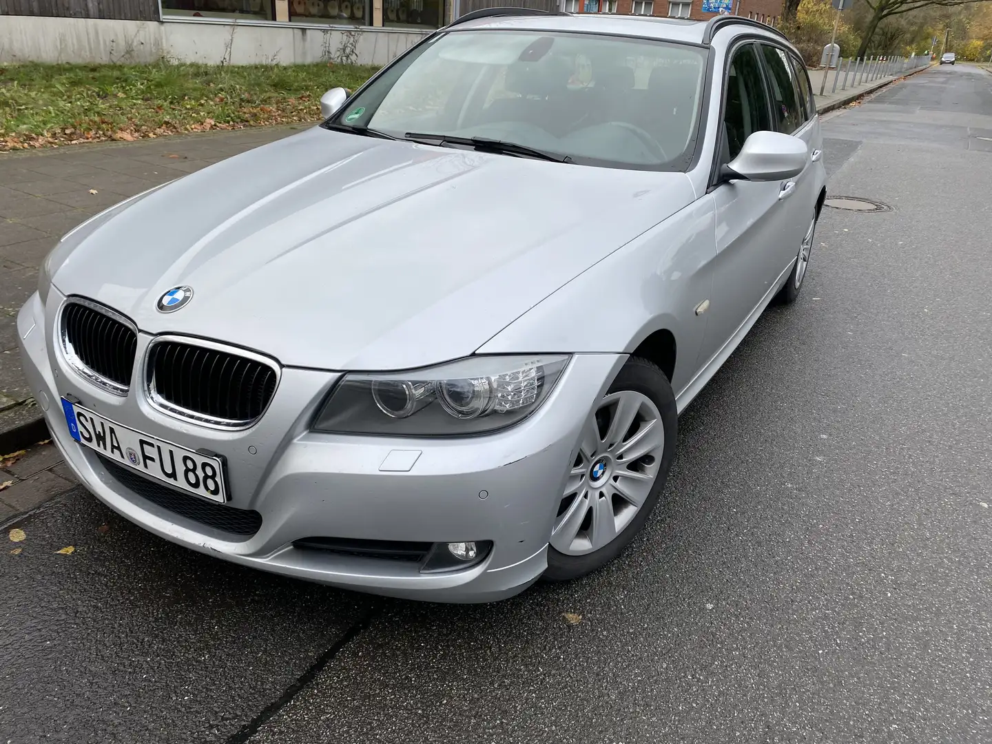 BMW 318 318d Серый - 1