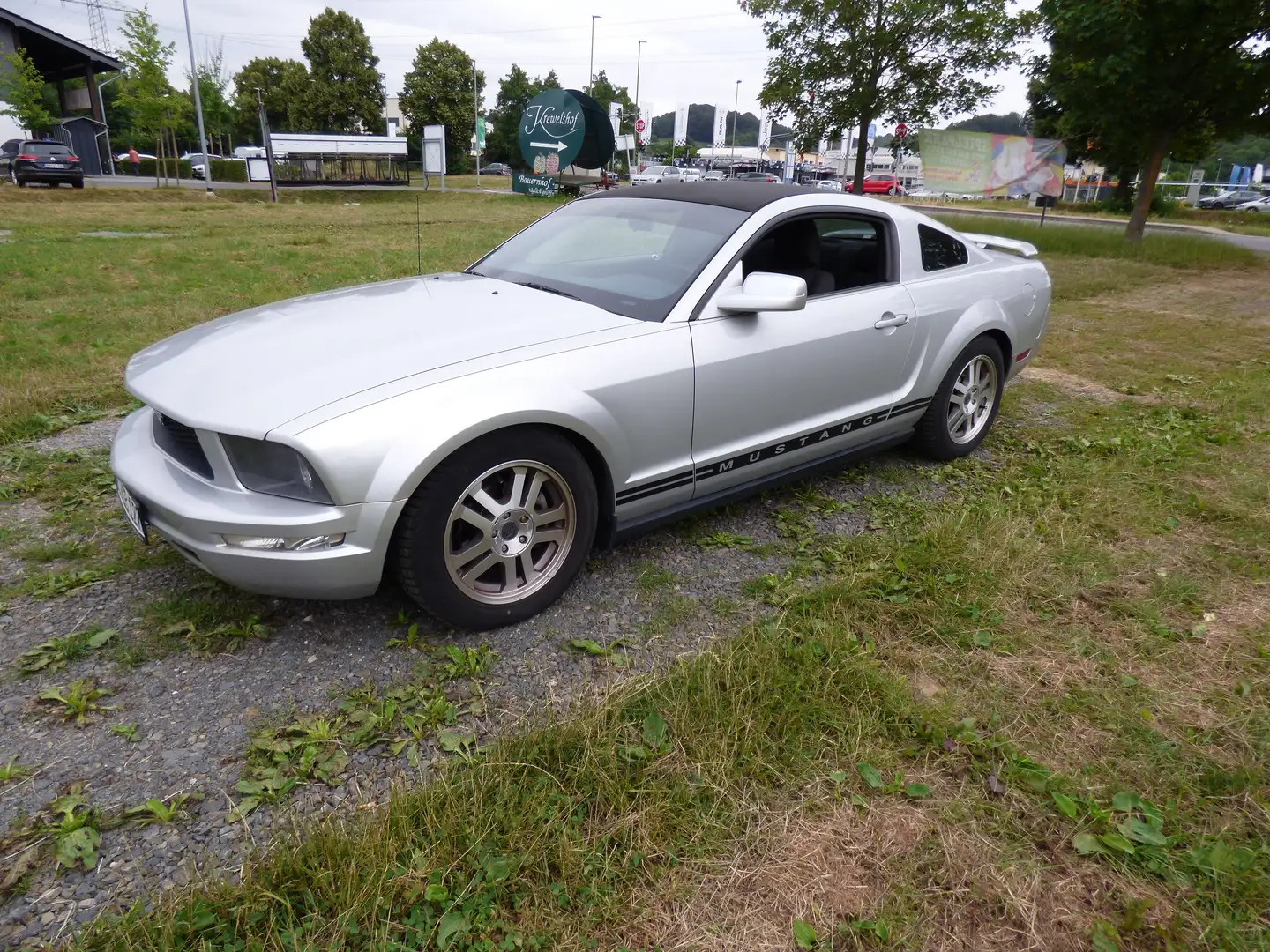 Ford Mustang srebrna - 2