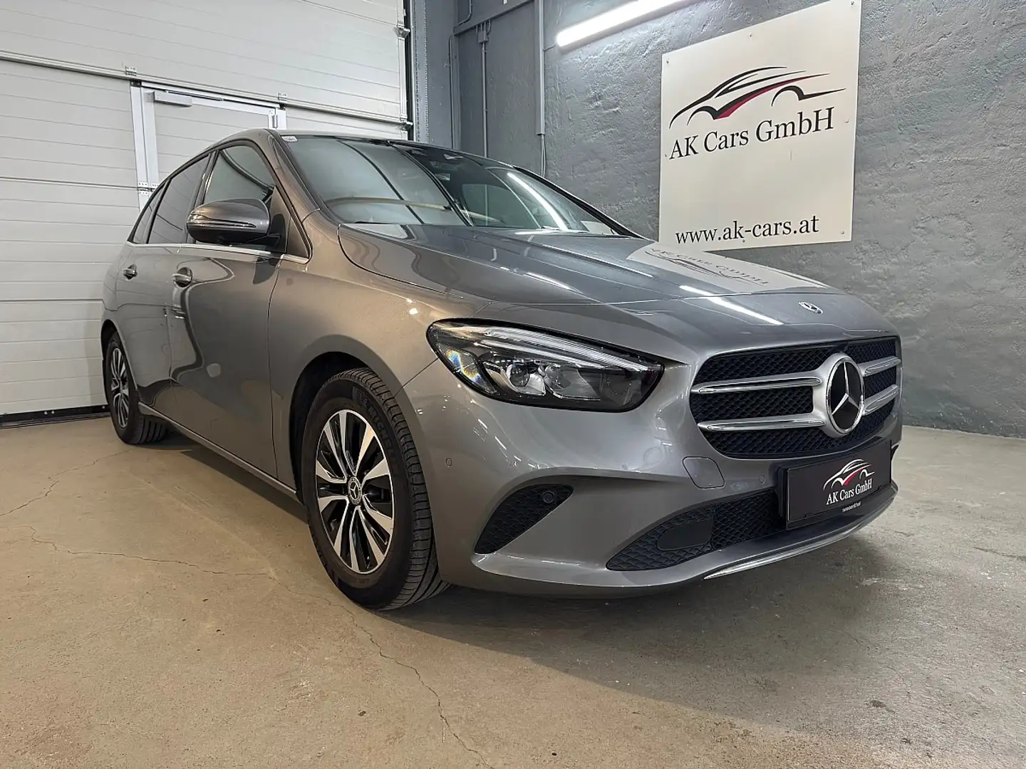Mercedes-Benz B 180 d Aut.*1-Besitzt*360-Kamera*Anhänger*Sitzheizung* Grau - 1
