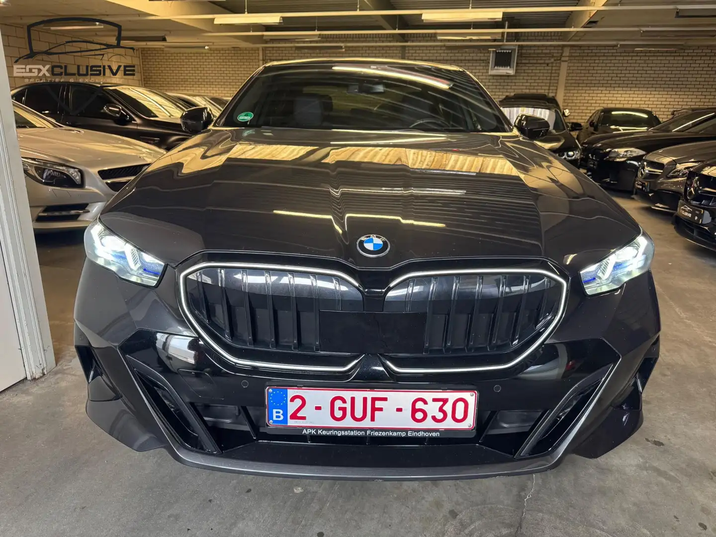 BMW 520 5-serie 520i Executive M Pakket/H&K/ACC/PANO/Leder Grijs - 2