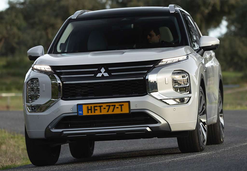 Mitsubishi Outlander PHEV Motion 4WD - foto 1