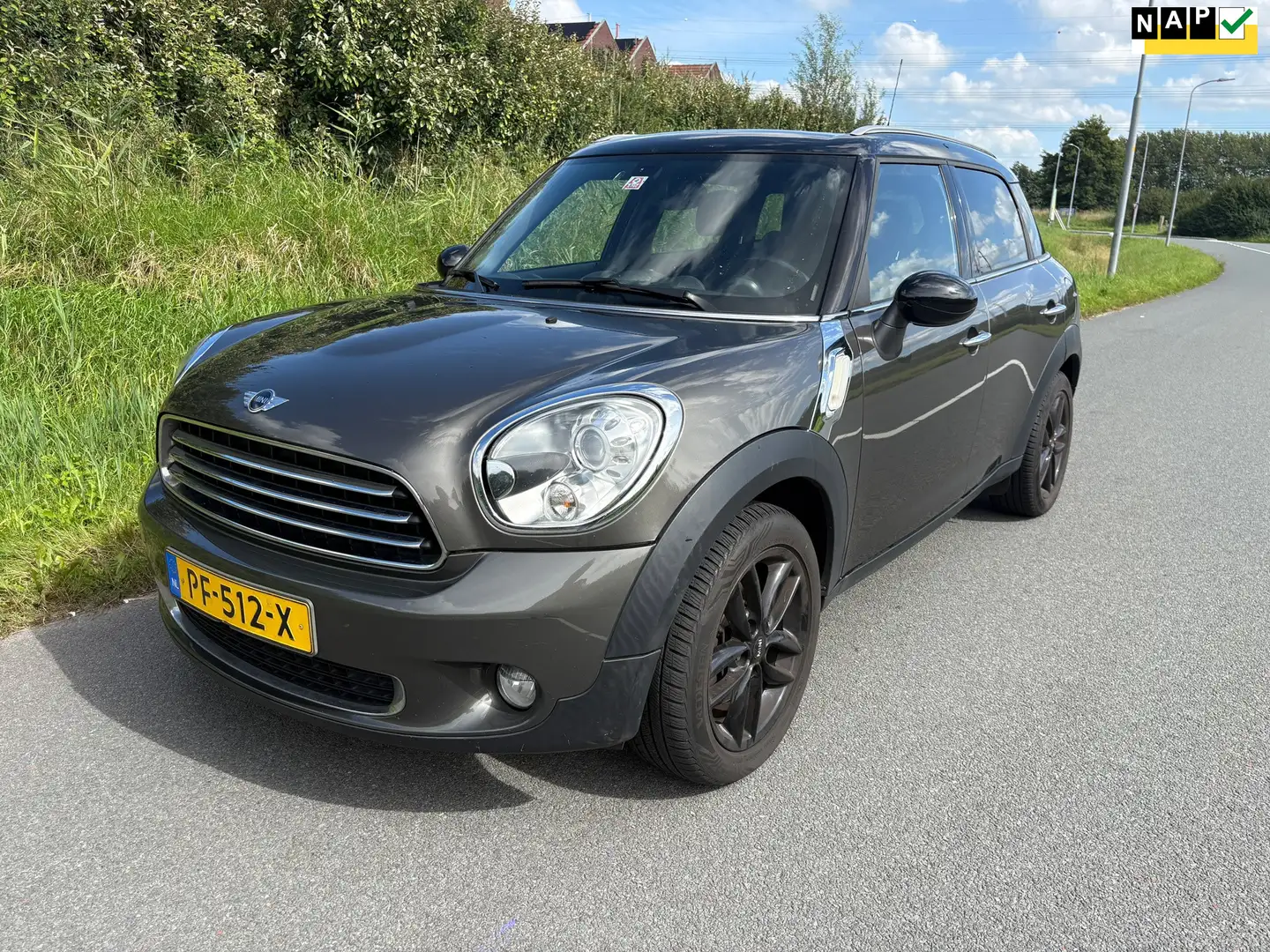 MINI Cooper D Countryman 1.6 ALL4 Chili auto beschikt over een nieuwe koppe Grijs - 1
