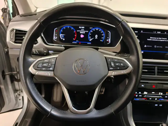 Volkswagen T-Cross view 9