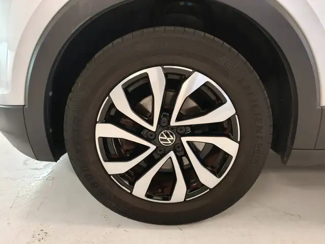 Volkswagen T-Cross view 27