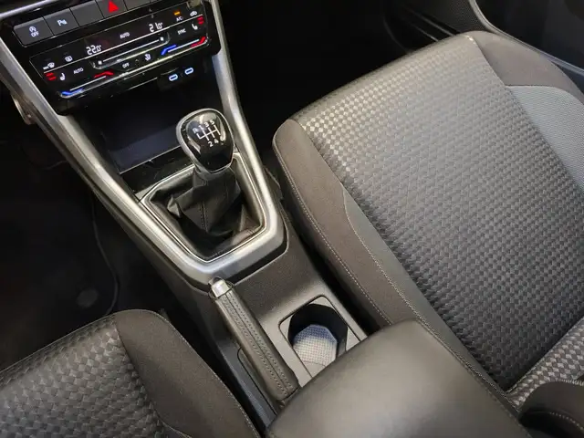 Volkswagen T-Cross view 17