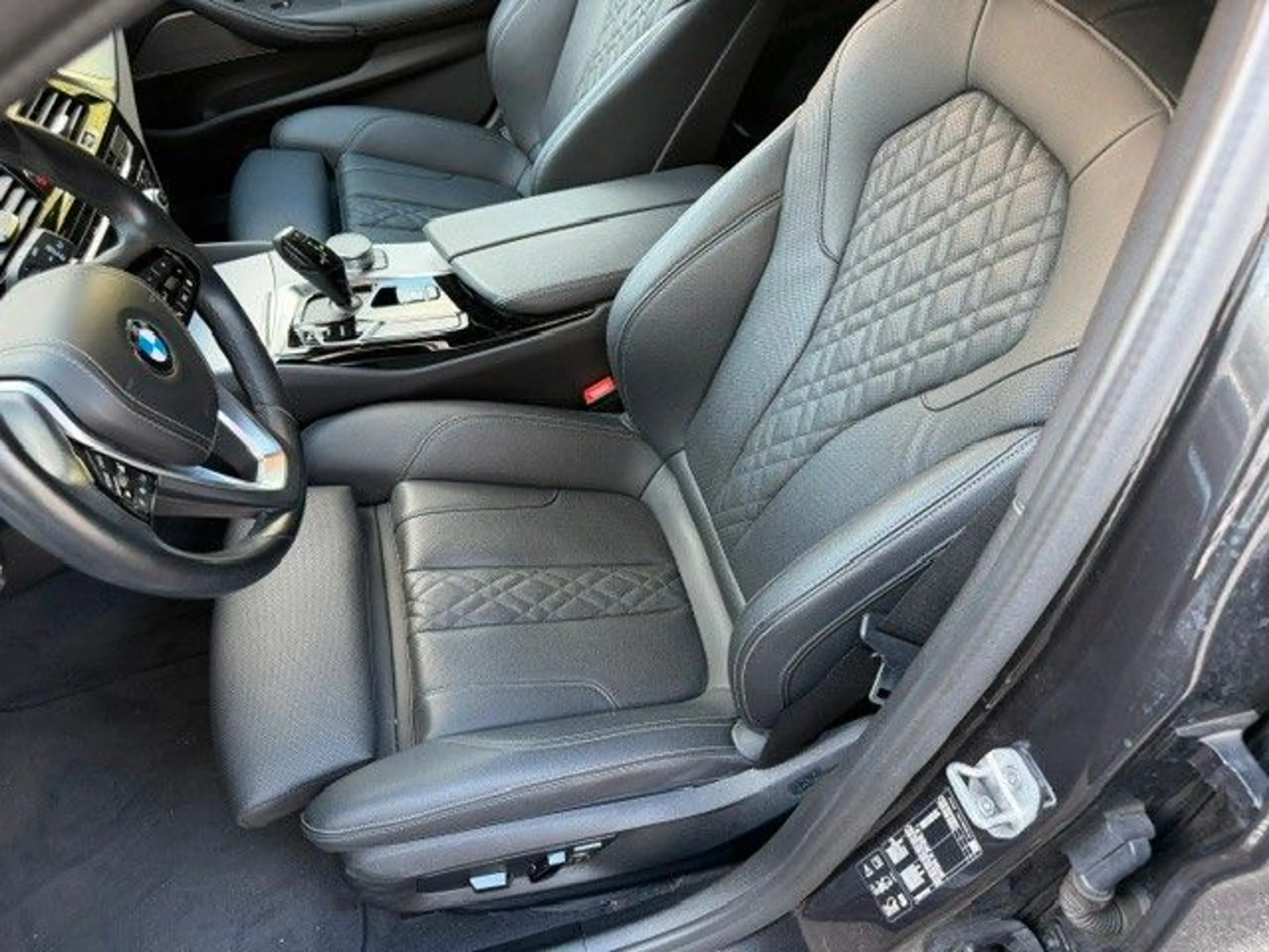 BMW 520 d Touring xDrive LED / Head-Up/Leder/ — photo 8
