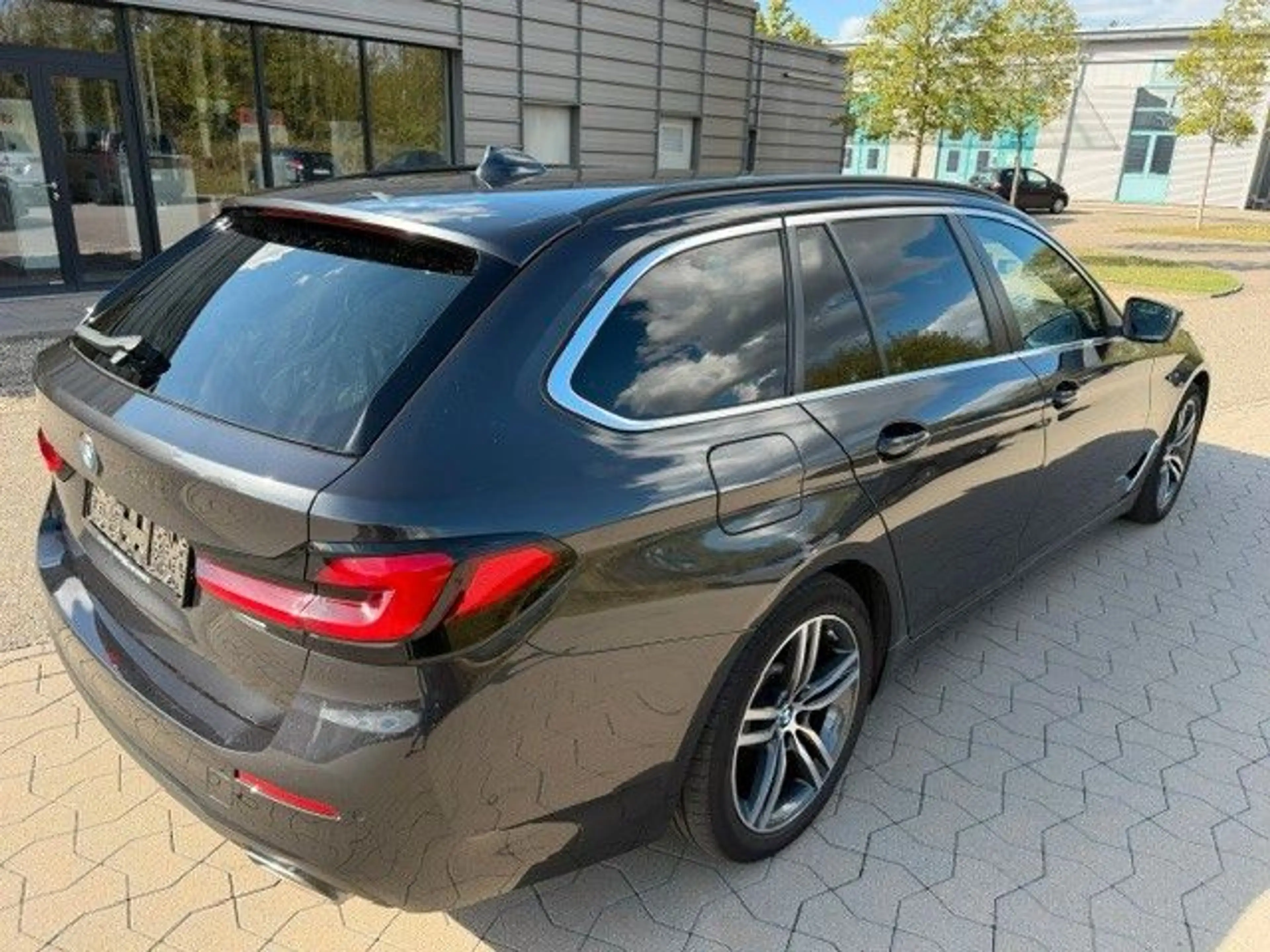 BMW 520 d Touring xDrive LED / Head-Up/Leder/ — photo 7
