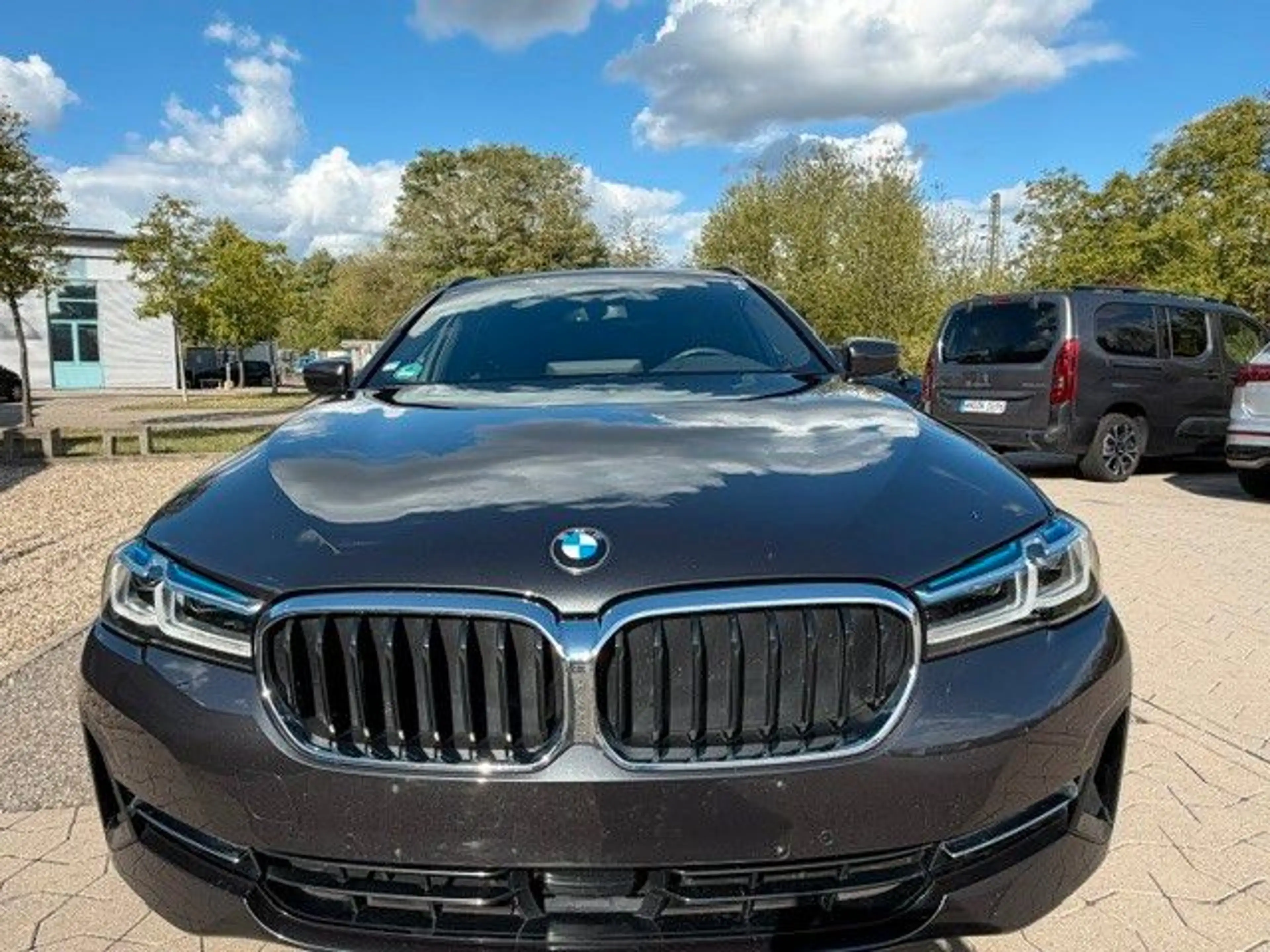 BMW 520 d Touring xDrive LED / Head-Up/Leder/ — photo 2