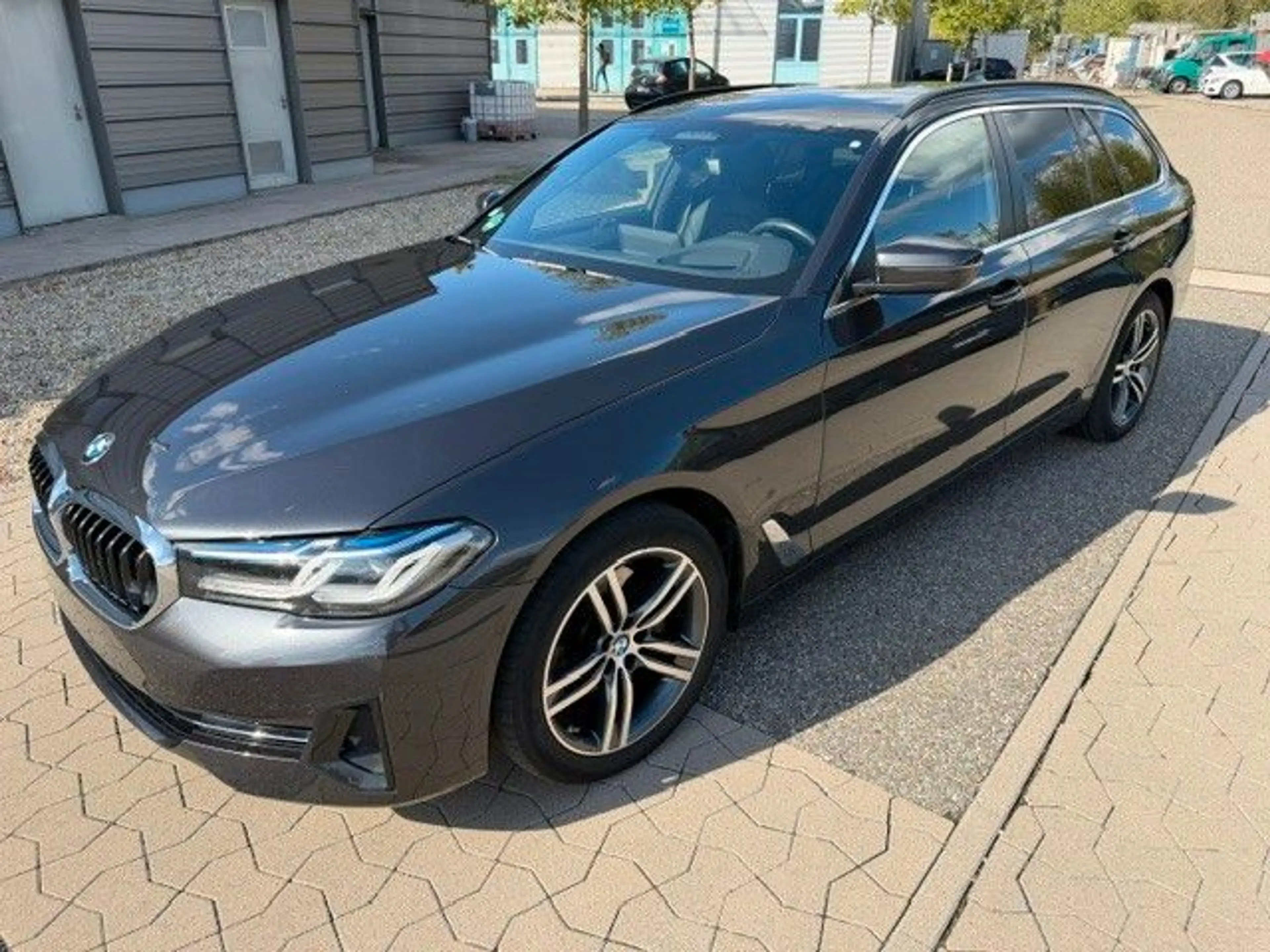 BMW 520 d Touring xDrive LED / Head-Up/Leder/ — photo 3