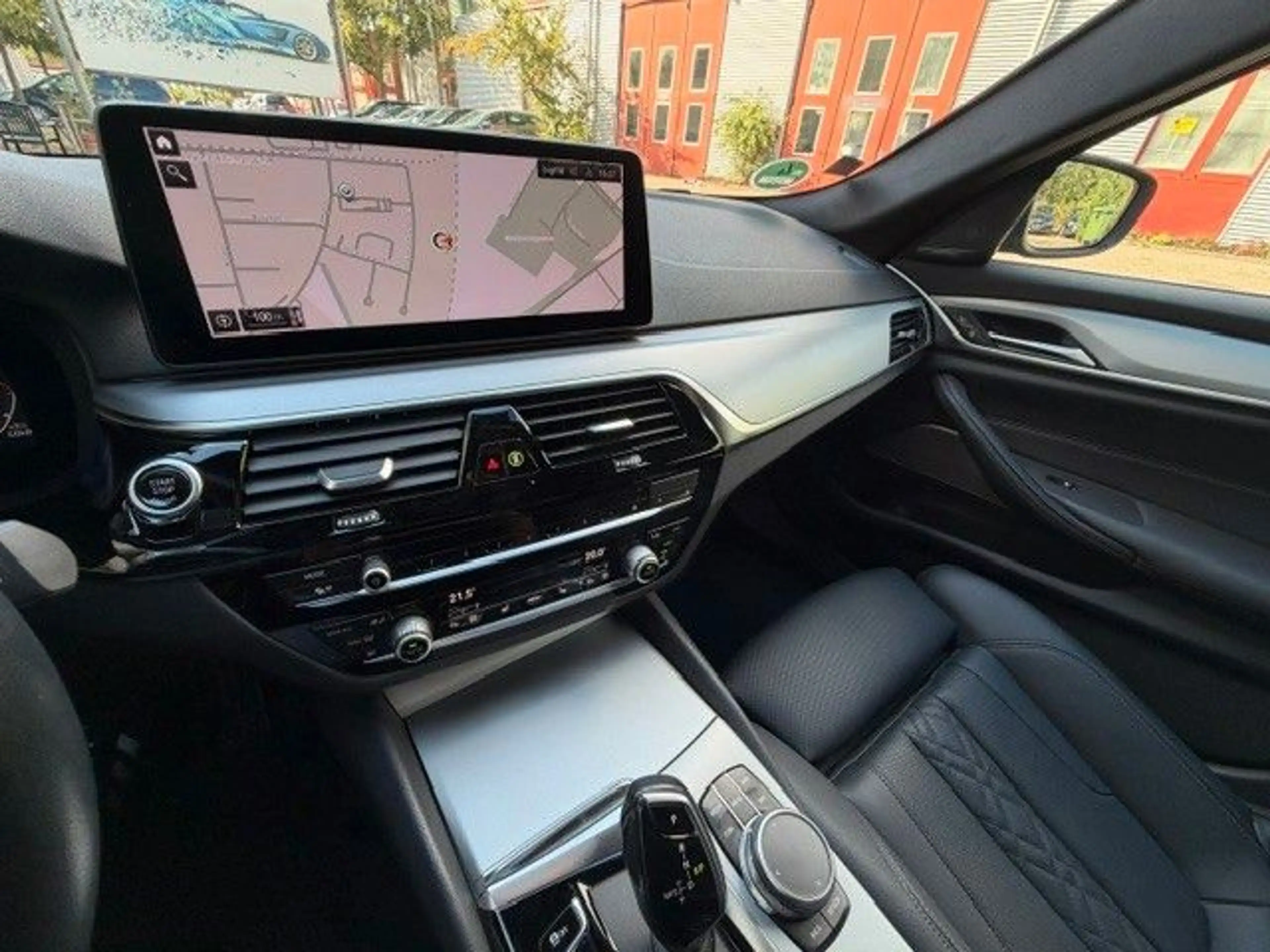 BMW 520 d Touring xDrive LED / Head-Up/Leder/ — photo 14