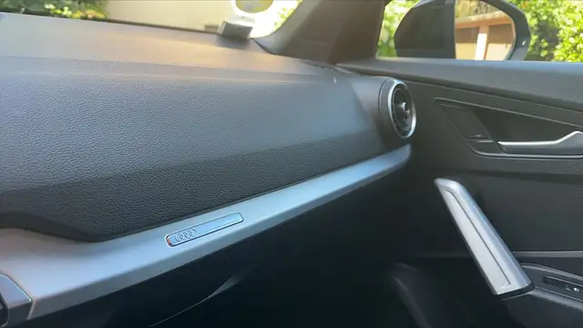 Audi Q2 view 13