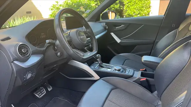 Audi Q2 view 8