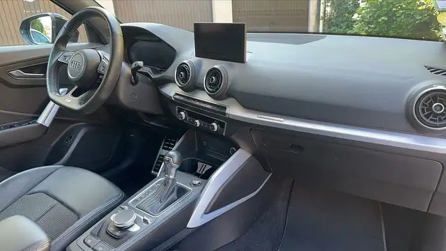 Audi Q2 view 10