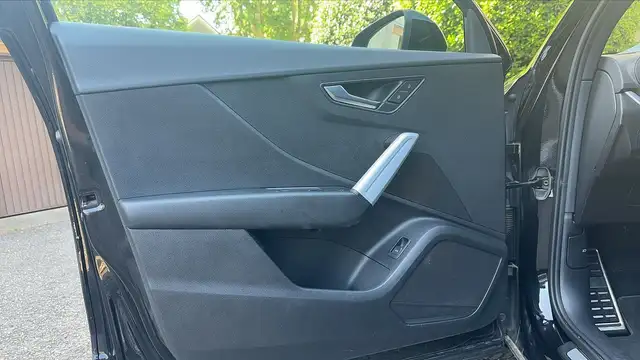 Audi Q2 view 7