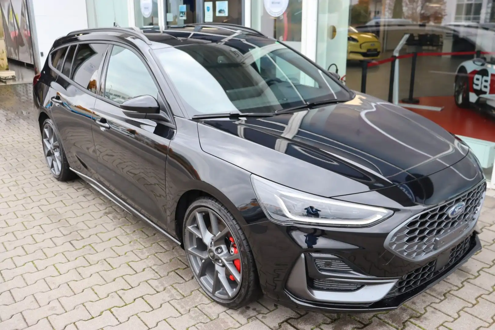 Ford Focus ST Turnier X 2.3 EcoBoost 4,99% FIN* AHK Zwart - 2