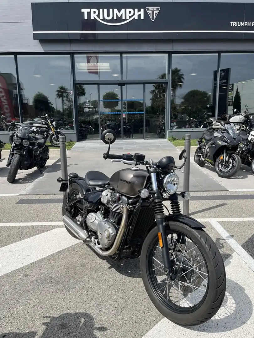 Triumph Bonneville Bobber - 2