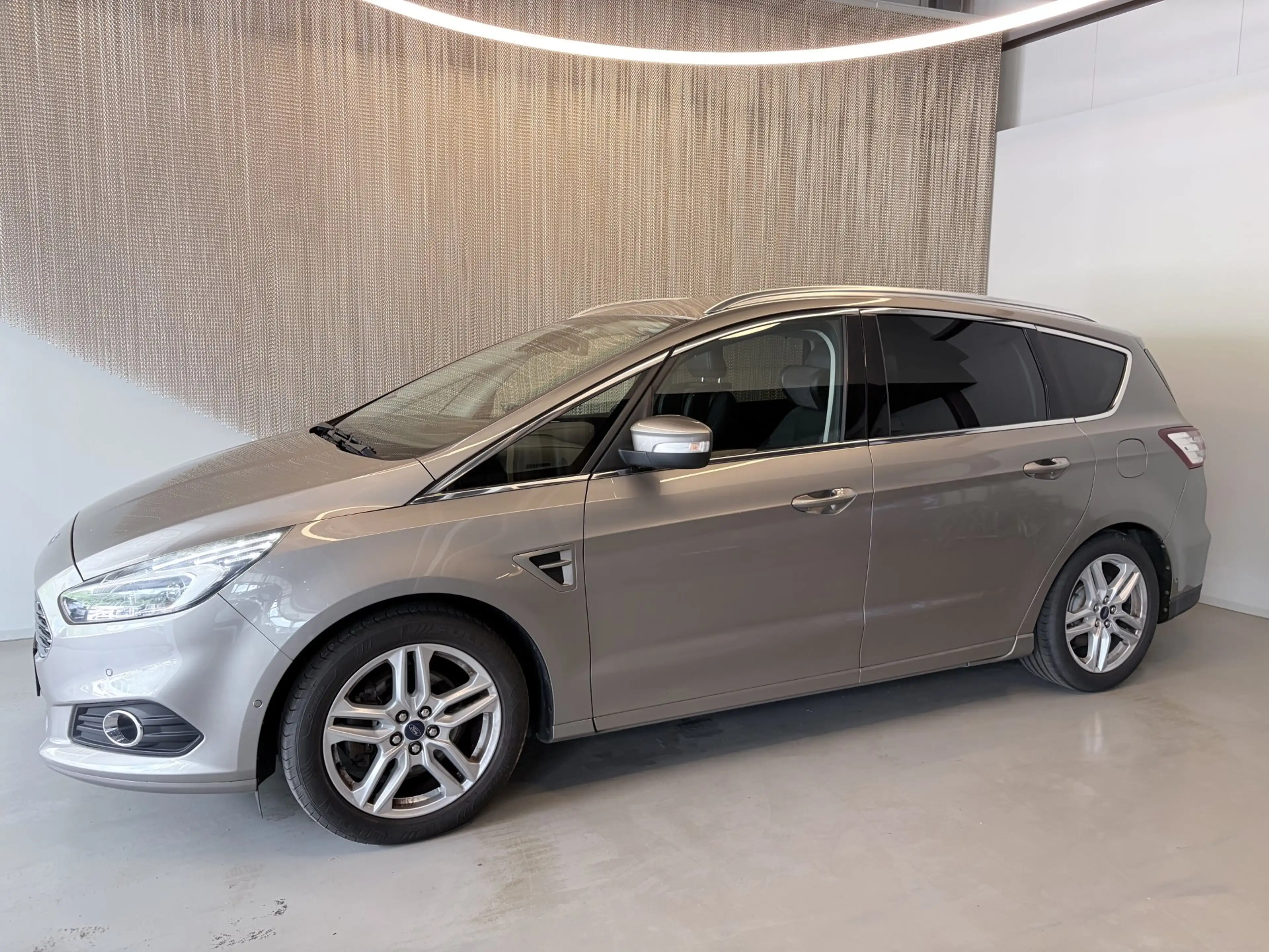Ford S-Max Titanium 2.0 TDCi AWD Auto-Start/Stop — photo 3