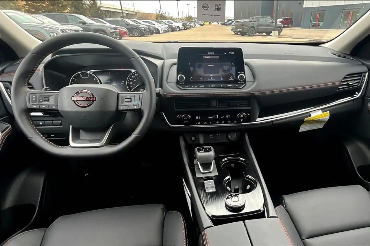 Nissan Rogue снимка Nissan Rogue