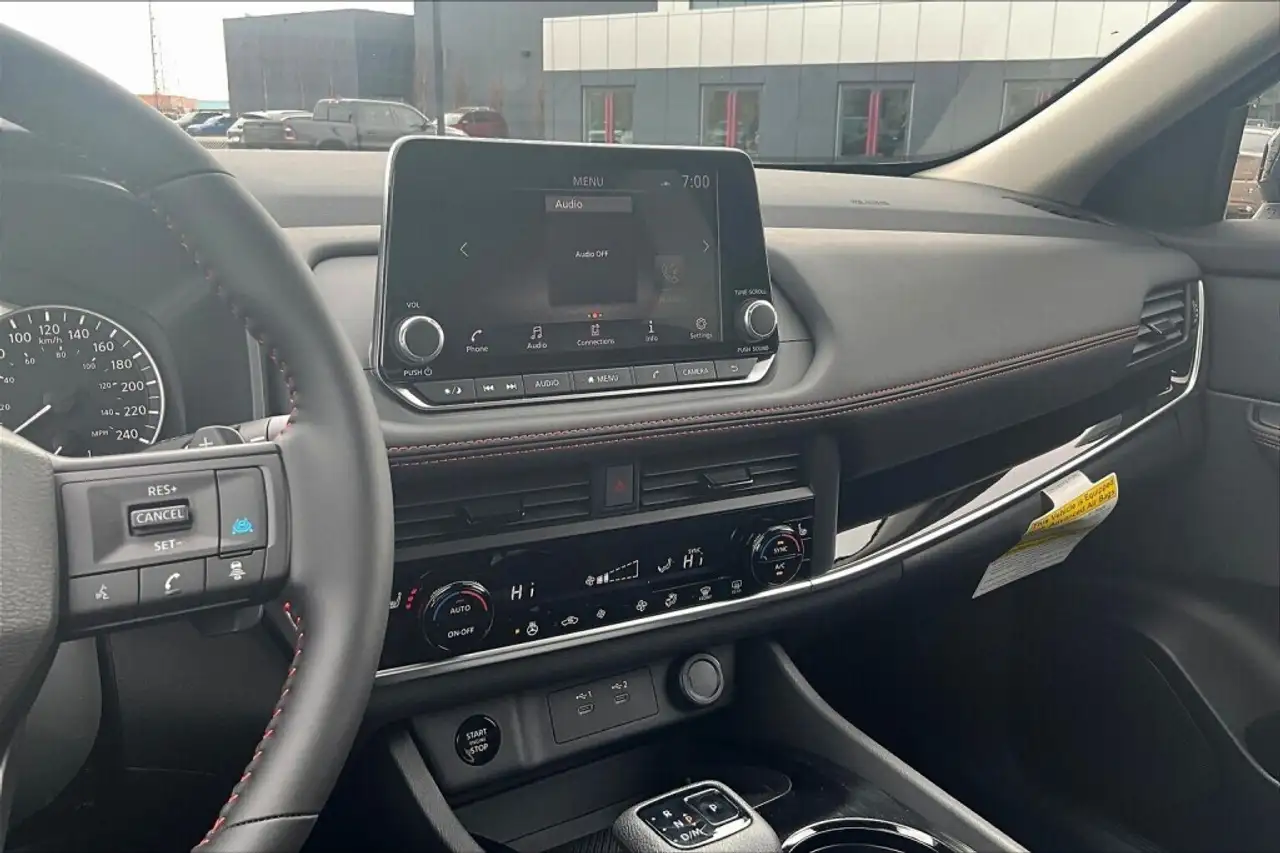 Nissan Rogue снимка Nissan Rogue