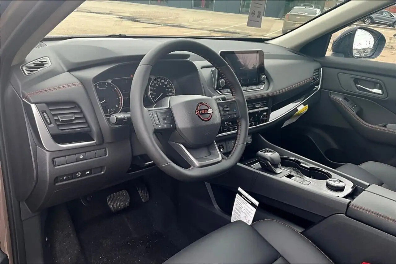 Nissan Rogue снимка Nissan Rogue