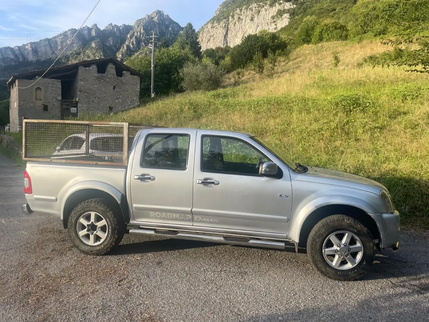 Isuzu D-Max 3.0 td Crew LS auto Stříbrná - 1