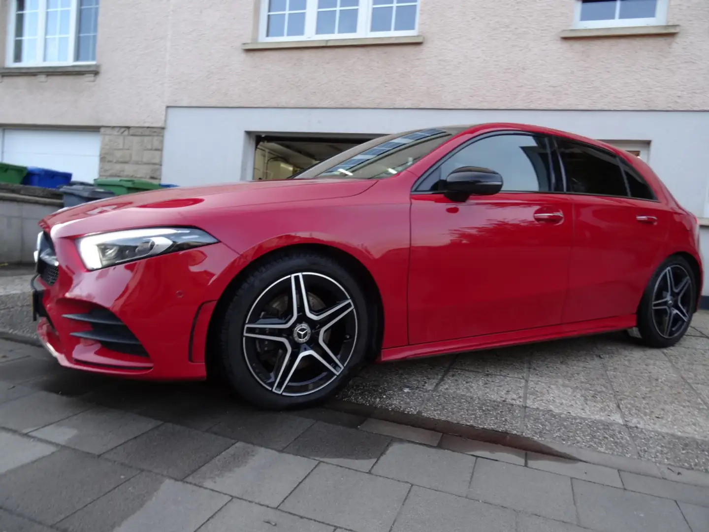 Mercedes-Benz A 220 4-MATIC AMG-LINE Rot - 1