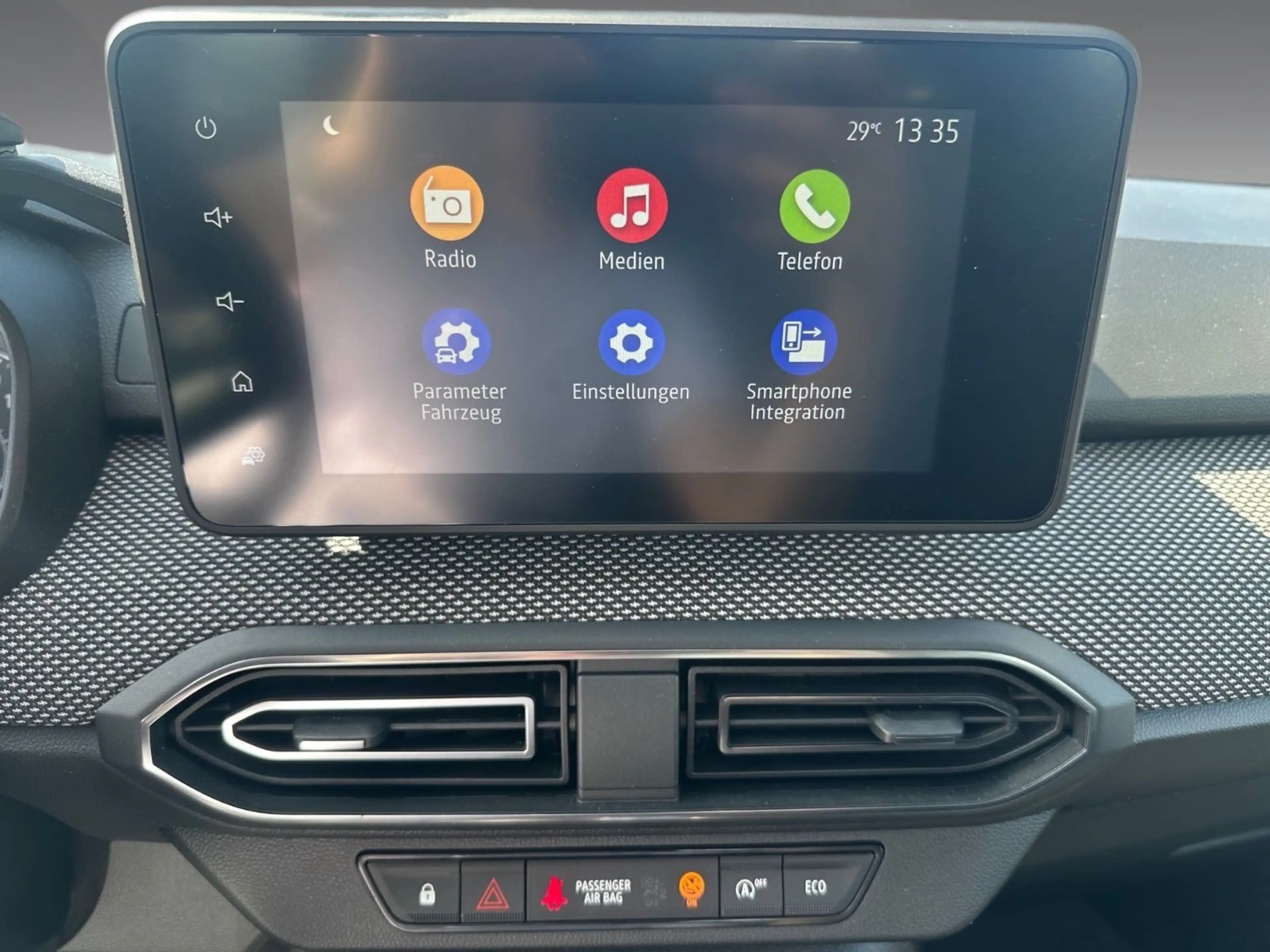Dacia Sandero III Comfort CarPlay Tüv & Inspektion neu — photo 10