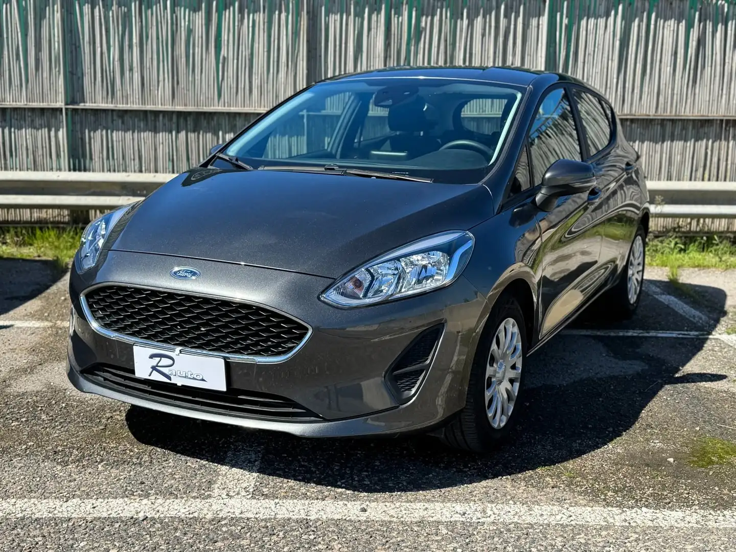 Ford Fiesta 5p 1.1 Plus 85cv my19 Grijs - 1