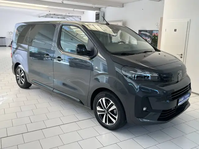 Peugeot Traveller