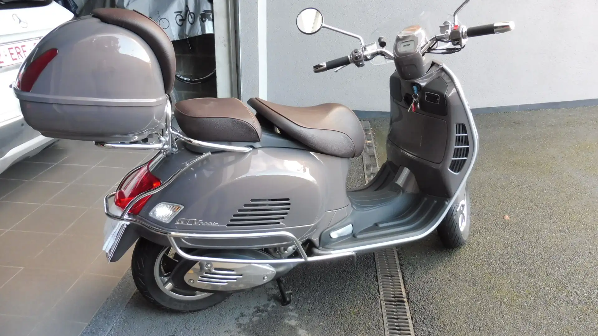 Vespa GTV 300 FARO BASSO Marrón - 2