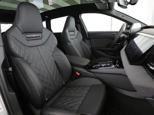 Audi A6 view 26