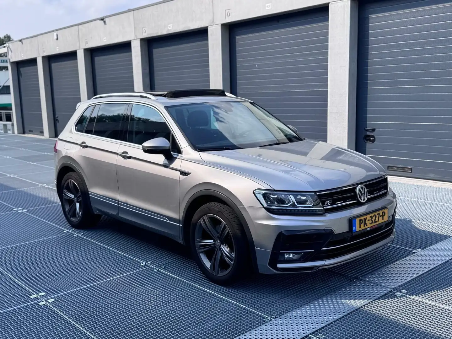 Volkswagen Tiguan 1.4 TSI ACT I R-LINE I PANO I ONDERHOUDEN Gris - 2