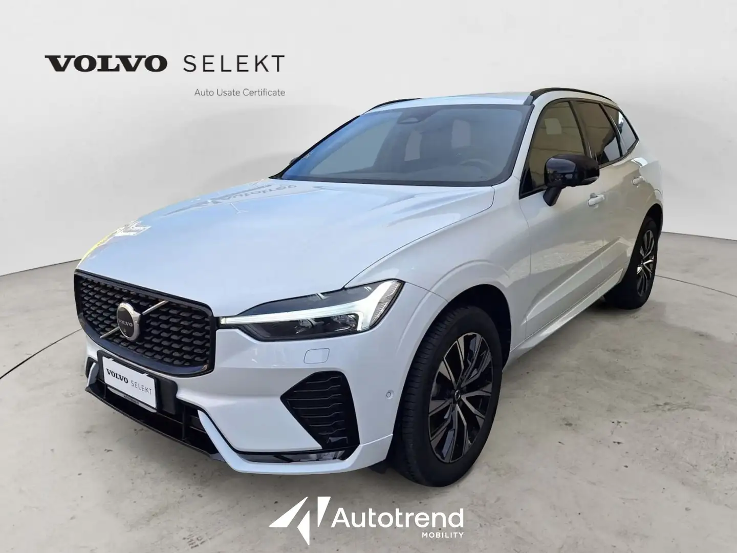 Volvo XC60 B5 250+14 CV AWD Automatica Mild Hybrid Plus Dark Grau - 1
