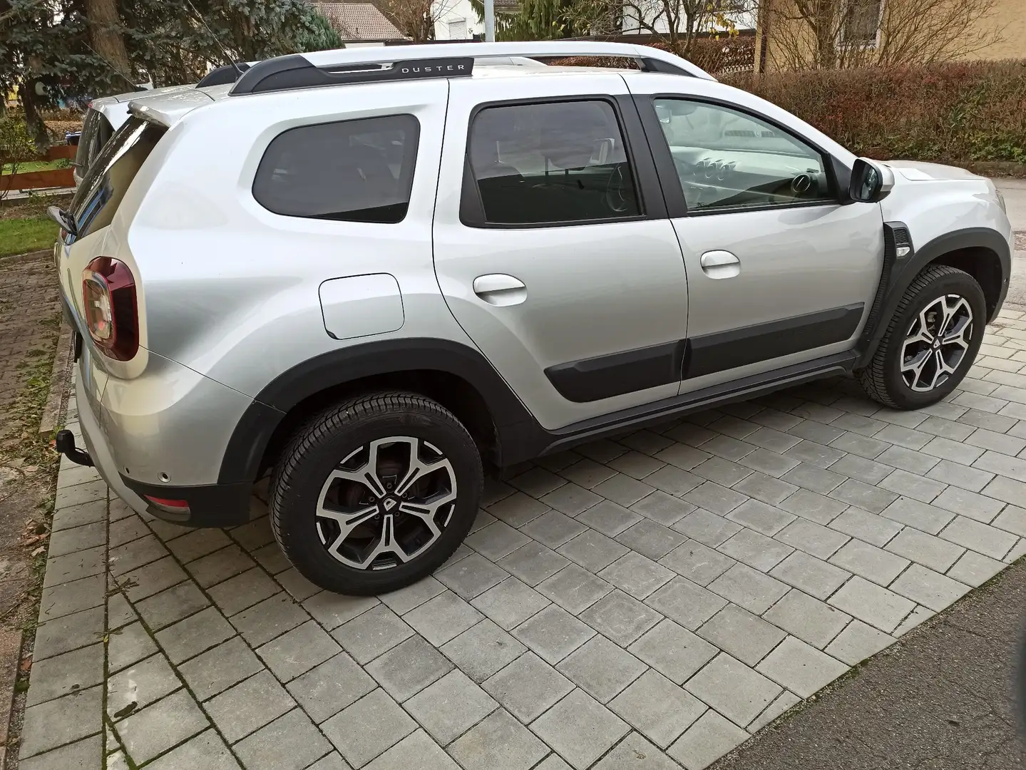 Dacia Duster dCi 110 2WD EDC Prestige Grau - 1