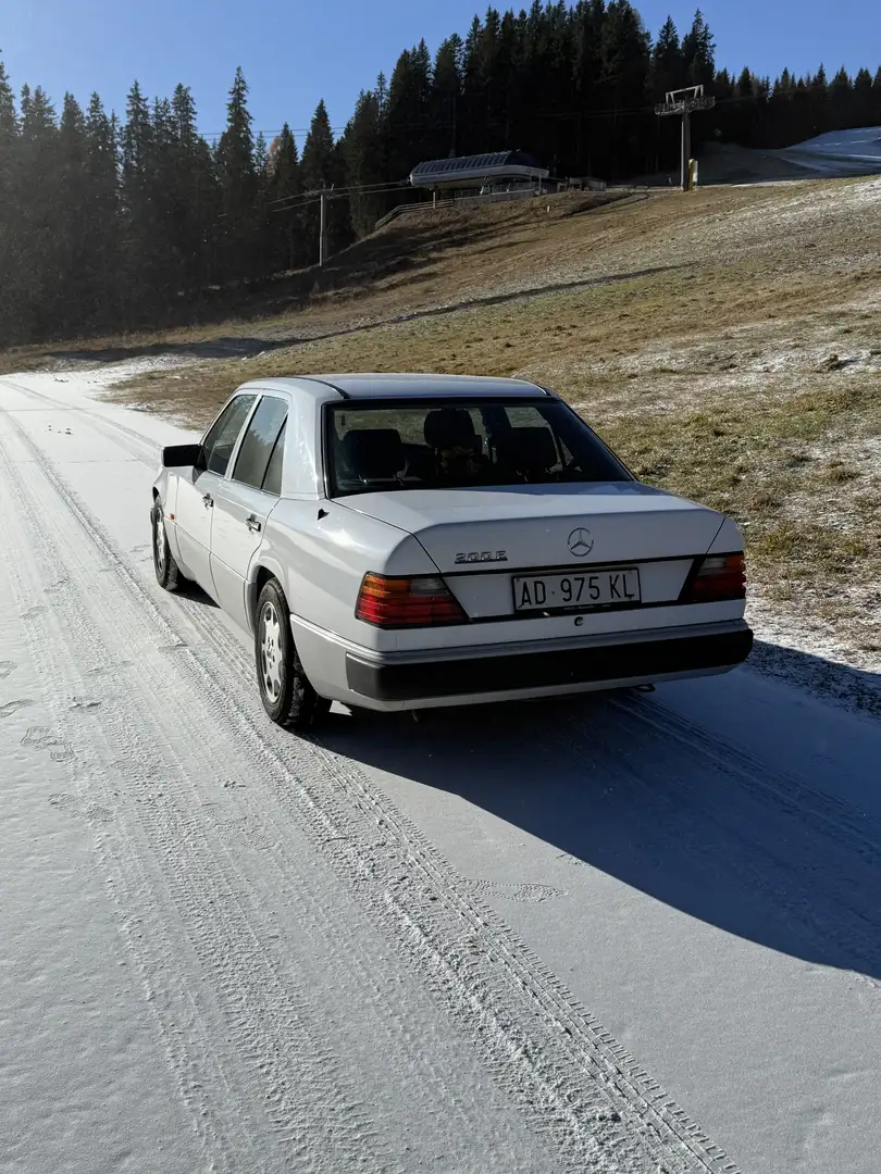 Mercedes-Benz E 200 W 124 berlina epoca Bianco - 2