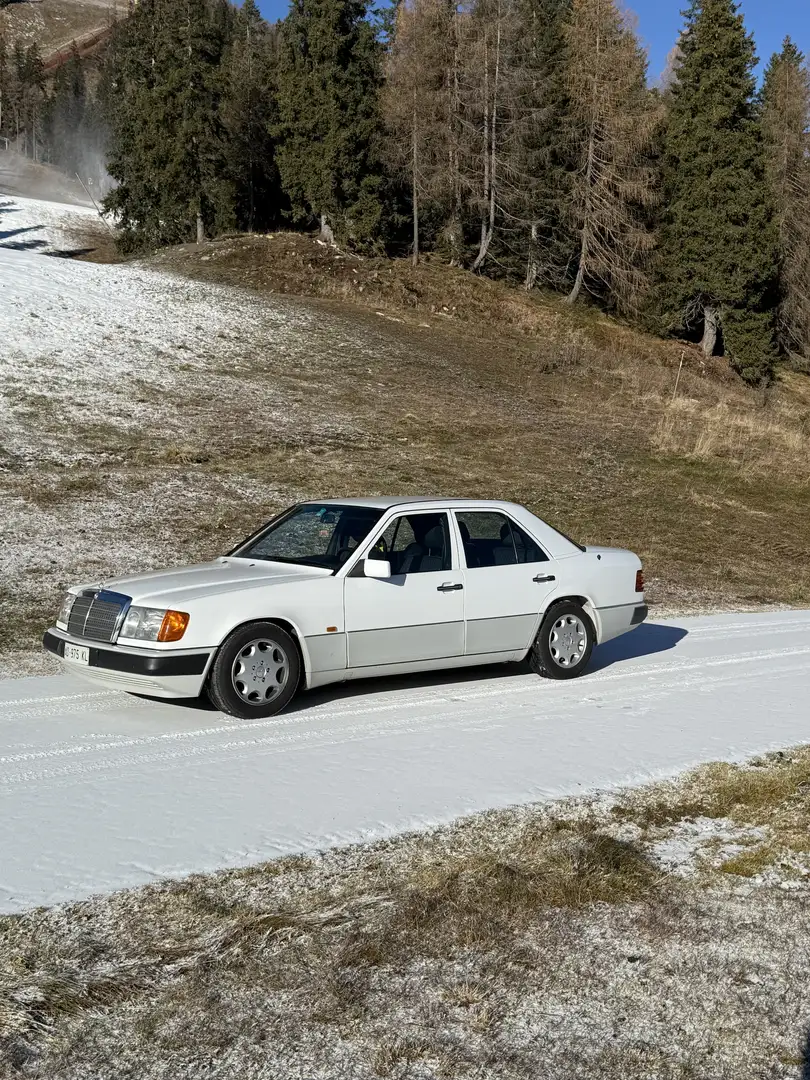 Mercedes-Benz E 200 W 124 berlina epoca Bianco - 1