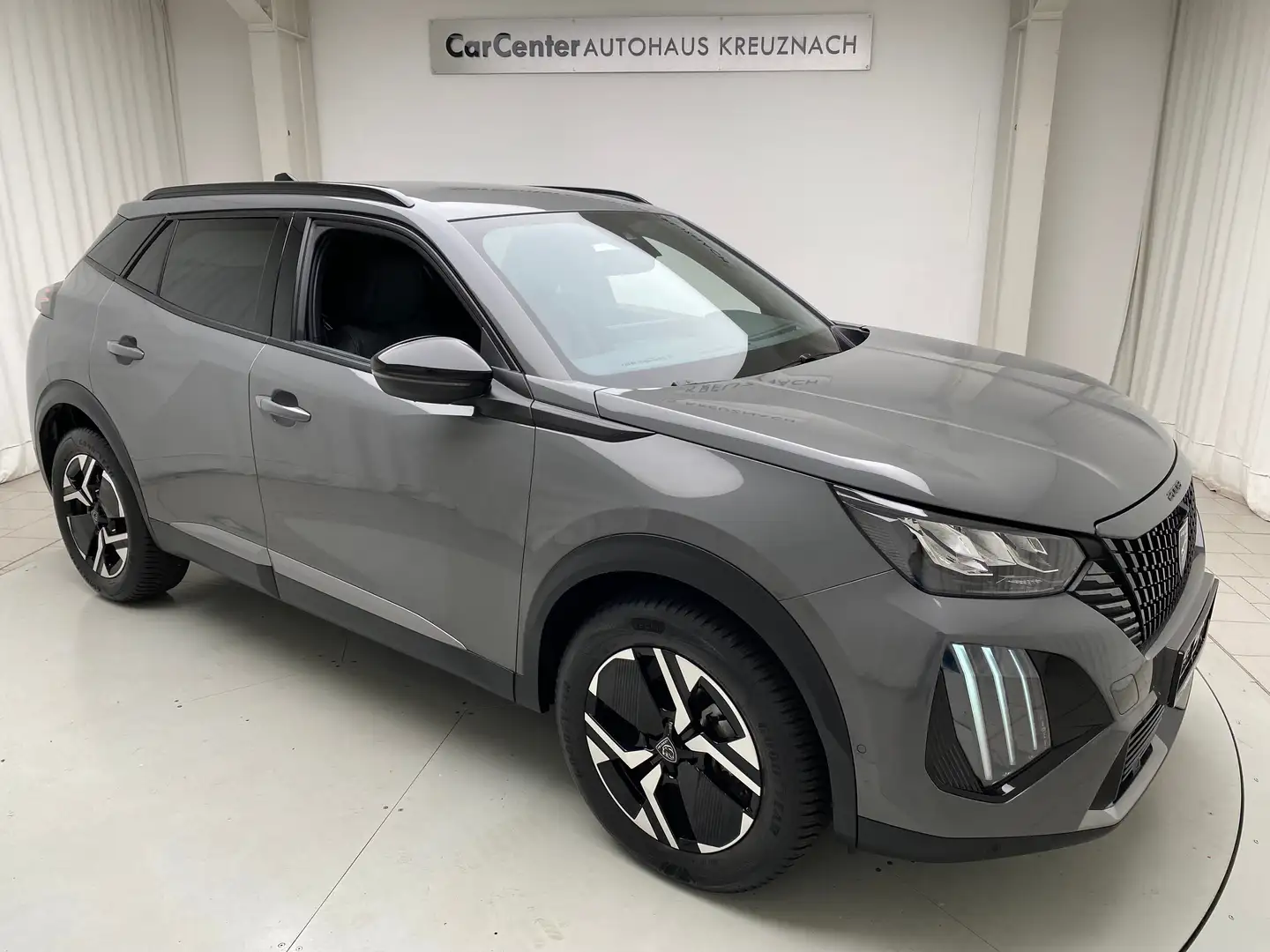 Peugeot 2008 Allure 1.2 Automatik LED Winterpaket Grijs - 1