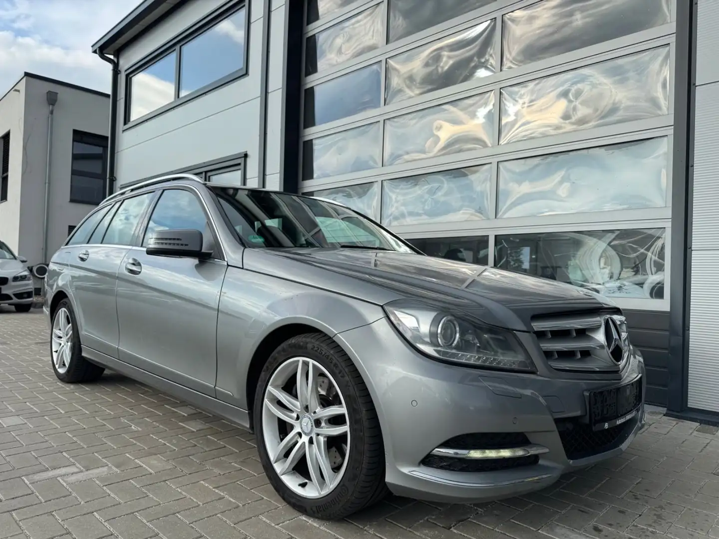 Mercedes-Benz C 300 T CDI BlueEfficiency 4-Matic XENON NAVI Argintiu - 1