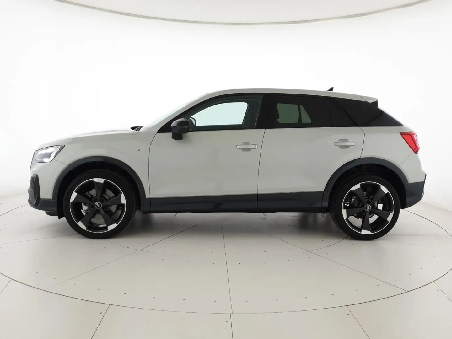 Audi Q2 35TDI 150CV S tronic Identity Black Argento - 2