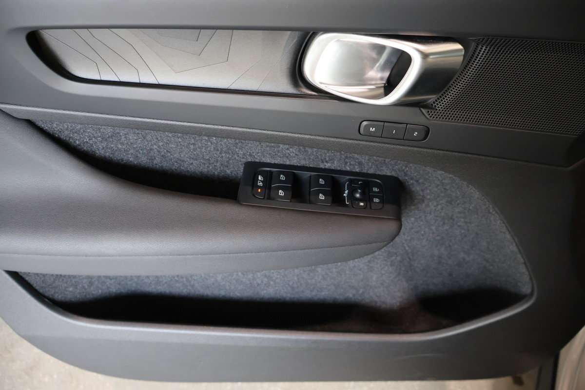 2023 Volvo XC40 RECHARGE PLUS PURE ELECTRIC + TWIN MOTOR thumb 6