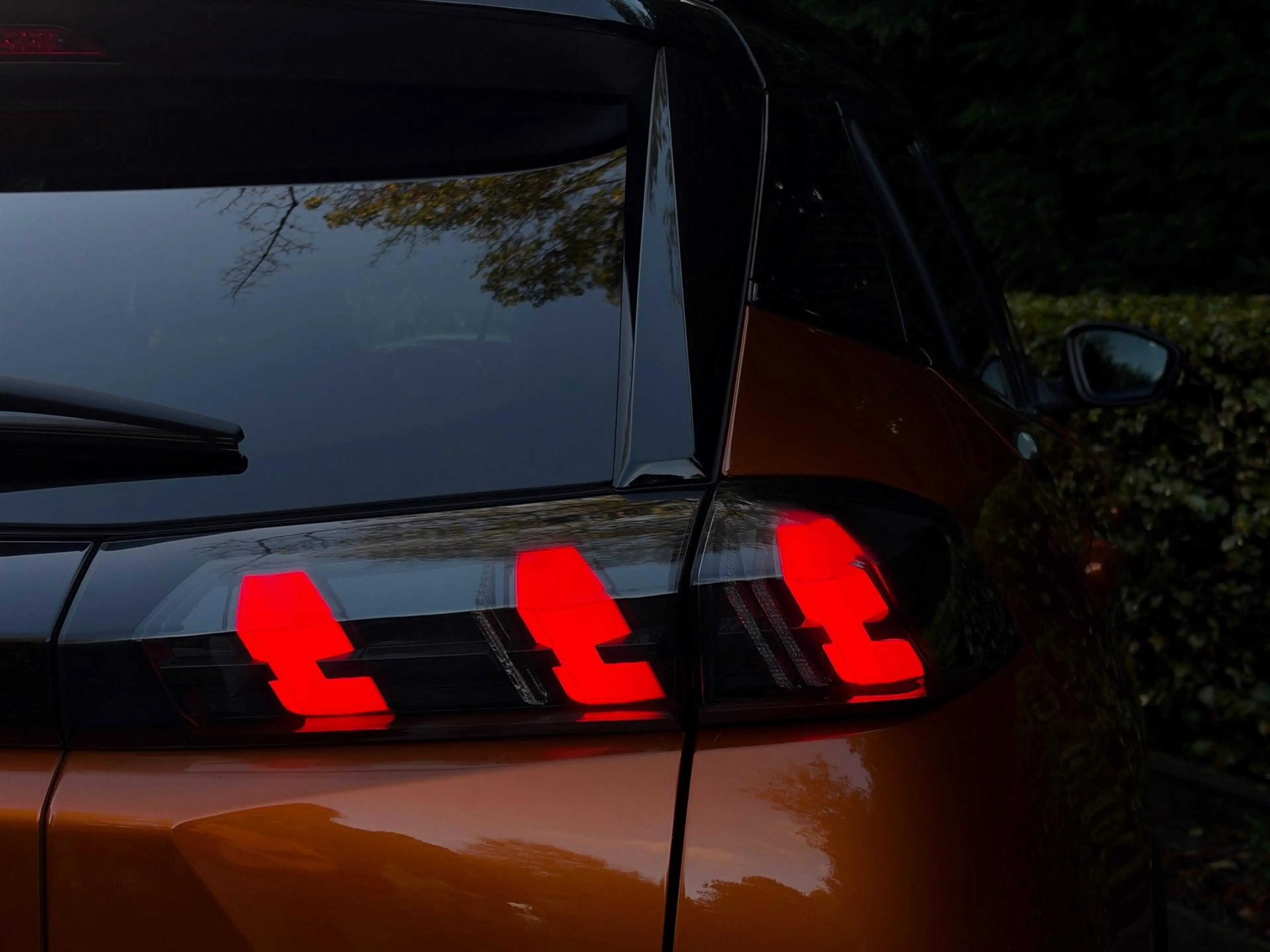 Peugeot e-2008 EV GT-Line 50 kWh/Navi/Carplay/3-Fase/Led/Cruise/ — photo 4