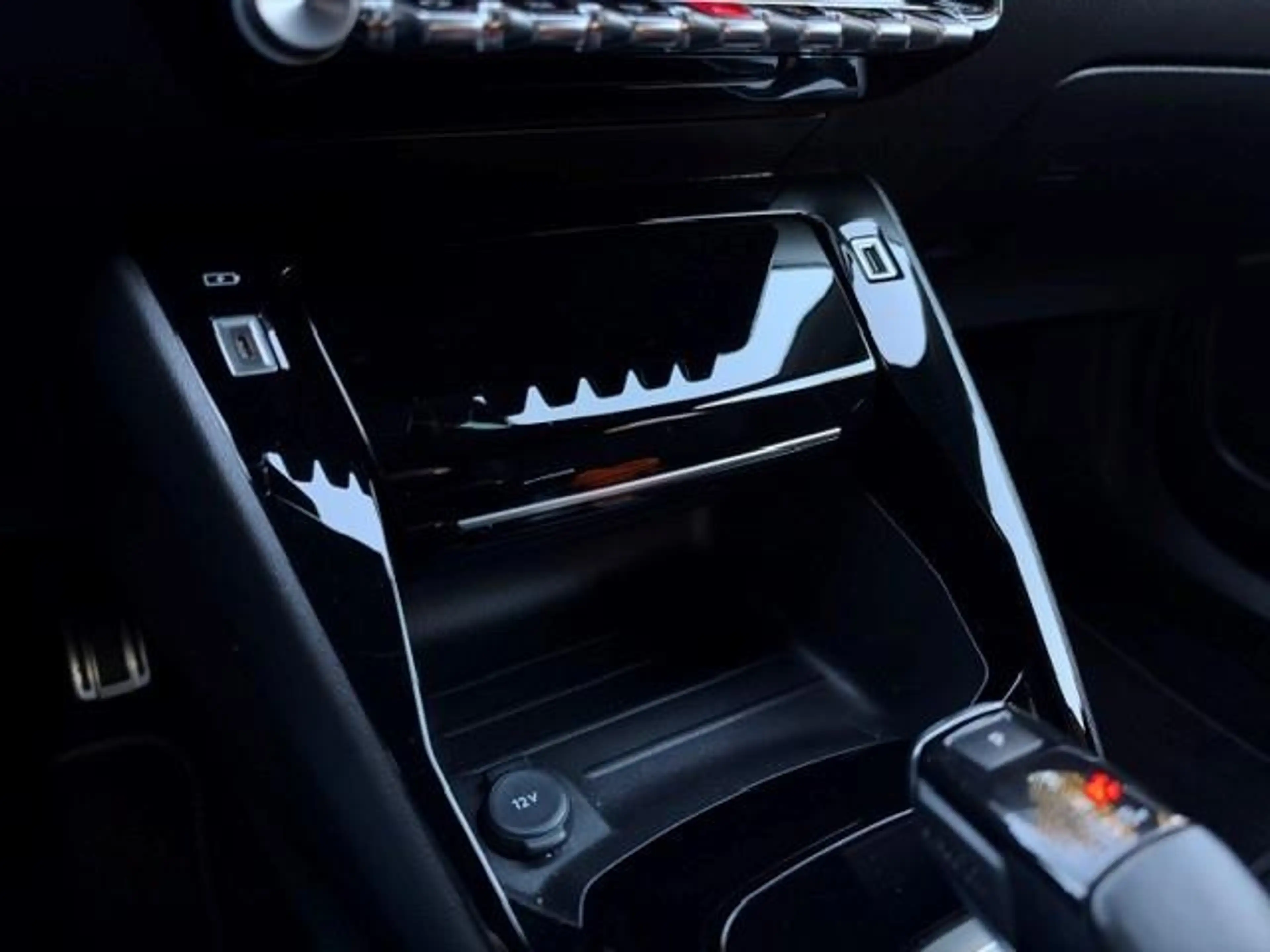 Peugeot e-2008 EV GT-Line 50 kWh/Navi/Carplay/3-Fase/Led/Cruise/ — photo 15