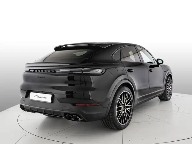 Porsche Cayenne view 3