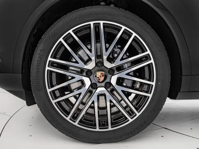 Porsche Cayenne view 8