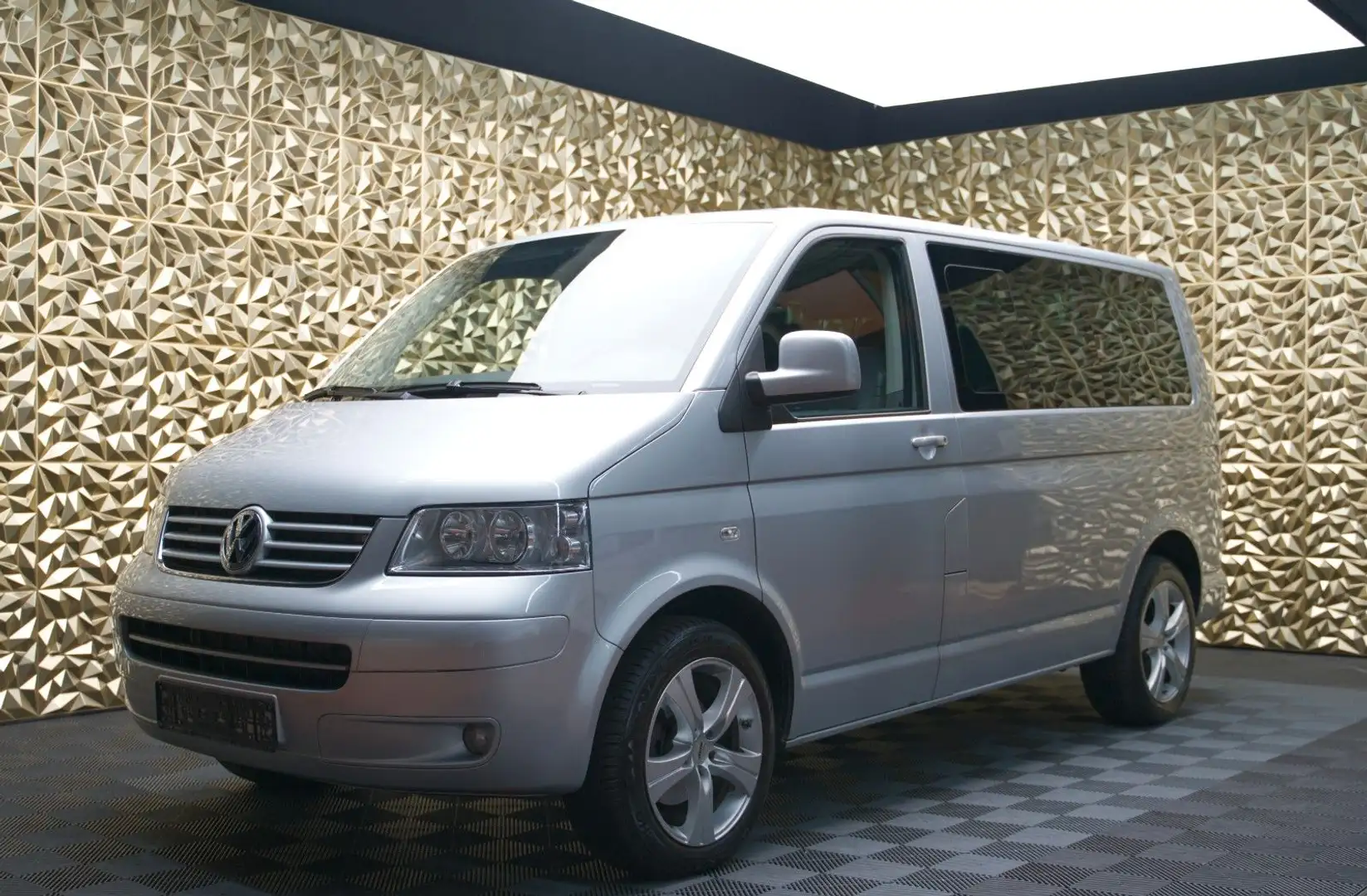 Volkswagen T5 Caravelle |2,5 TDI|8 Sitz.|CLIMATR.|AHK|SITZHZ Argent - 1