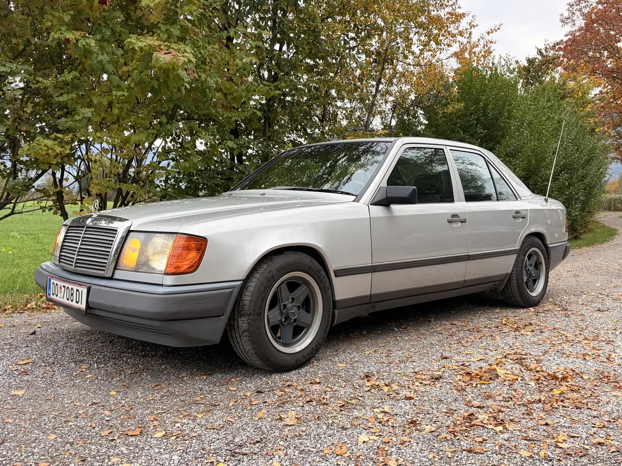 Mercedes-Benz E 230