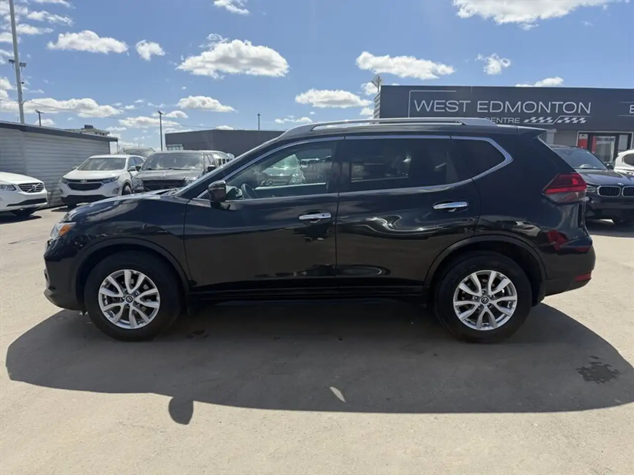 Nissan Rogue снимка Nissan Rogue