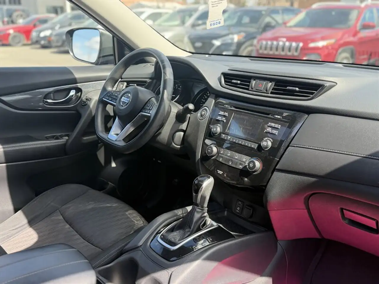 Nissan Rogue снимка Nissan Rogue