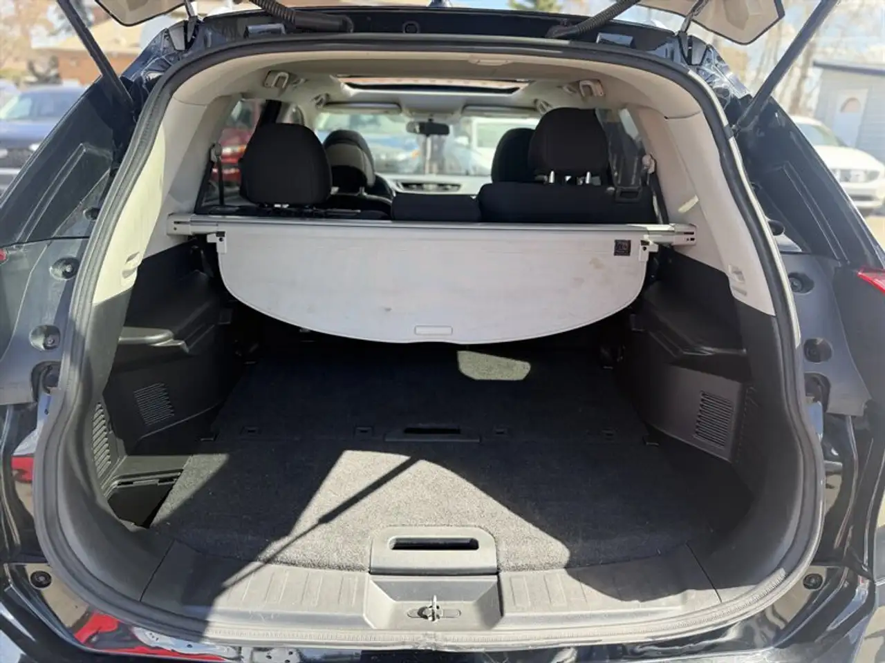Nissan Rogue снимка Nissan Rogue