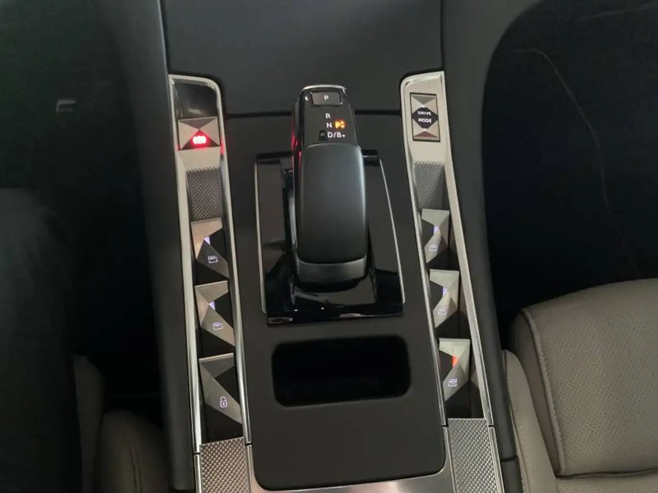 DS 7 1 E-Tense 4x4 300 Esprit de Voyage, миниатюра 20